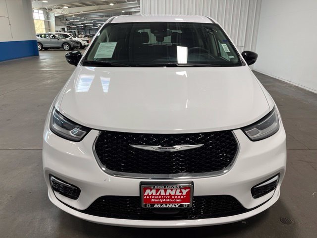 Used 2024 Chrysler Pacifica Touring-L FWD image 8