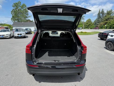 Used 2018 Volvo XC60 T5 Momentum w/ Vision Package AWD/4WD image 12