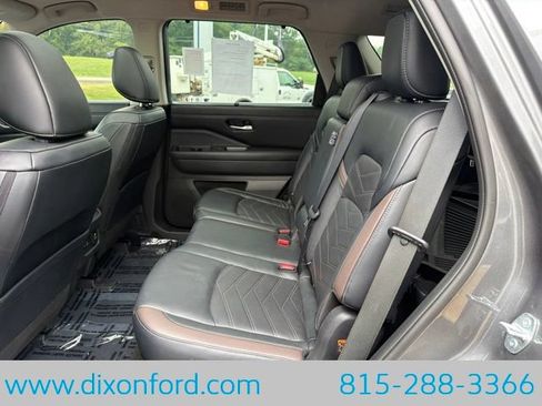 Used 2023 Nissan Pathfinder Platinum AWD/4WD image 25