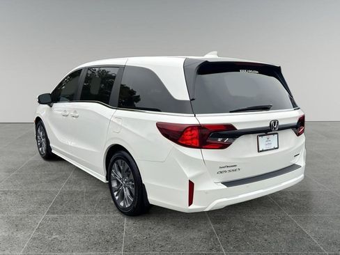 Certified 2025 Honda Odyssey Touring image 4