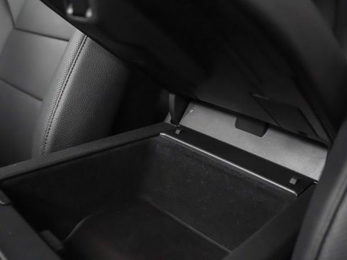 Certified 2025 Porsche Cayenne image 33