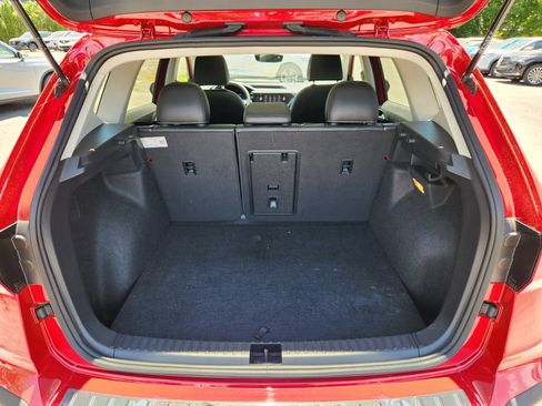 Certified 2023 Volkswagen Taos SE w/ Panoramic Sunroof Package AWD/4WD image 19