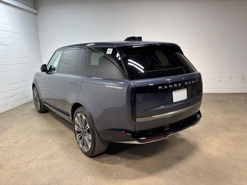 New 2026 Land Rover Range Rover Long Wheelbase SE AWD/4WD image 9