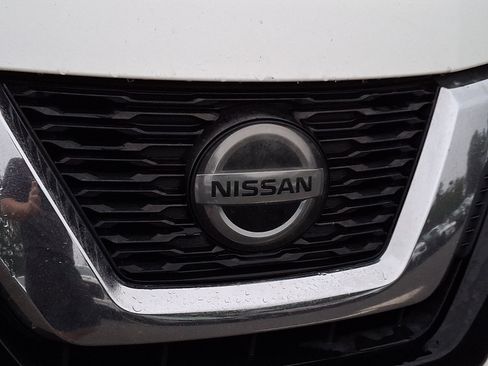 Used 2018 Nissan Rogue SV FWD image 8