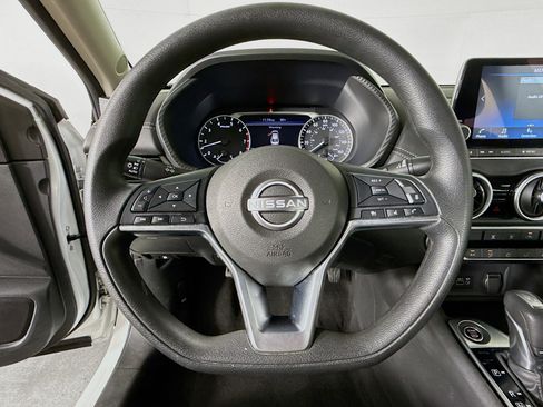 Used 2024 Nissan Sentra SV FWD image 11