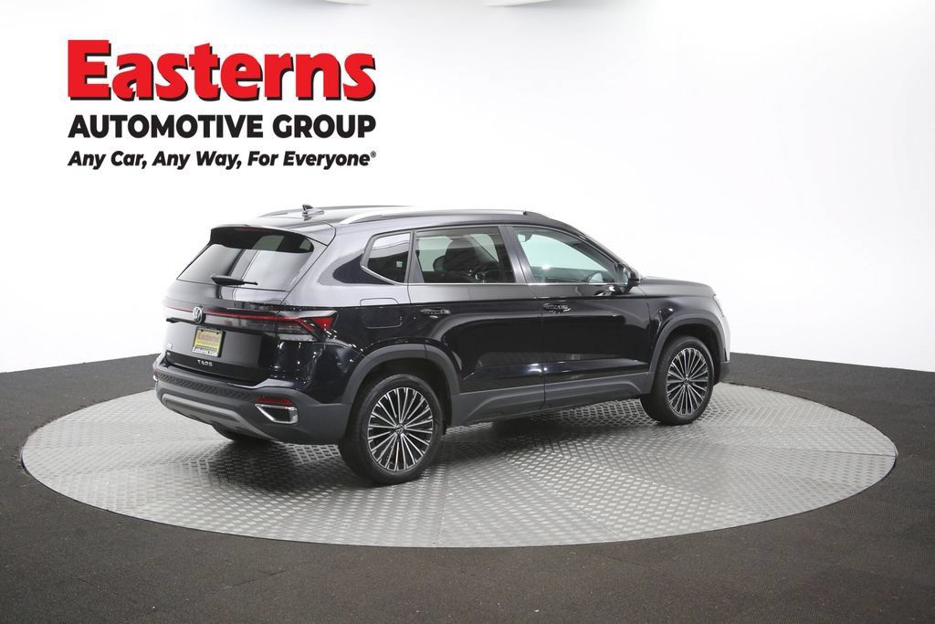 Used 2025 Volkswagen Taos SE FWD image 40