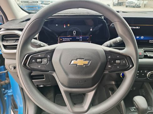 Used 2025 Chevrolet TrailBlazer LS w/ LS Convenience Package FWD image 16