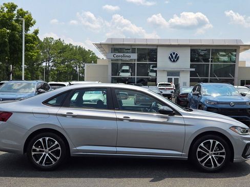 Used 2025 Volkswagen Jetta Sport FWD image 6
