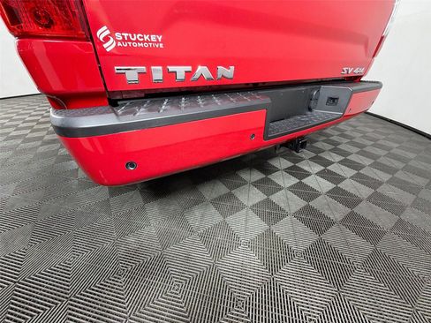 Used 2024 Nissan Titan SV image 31