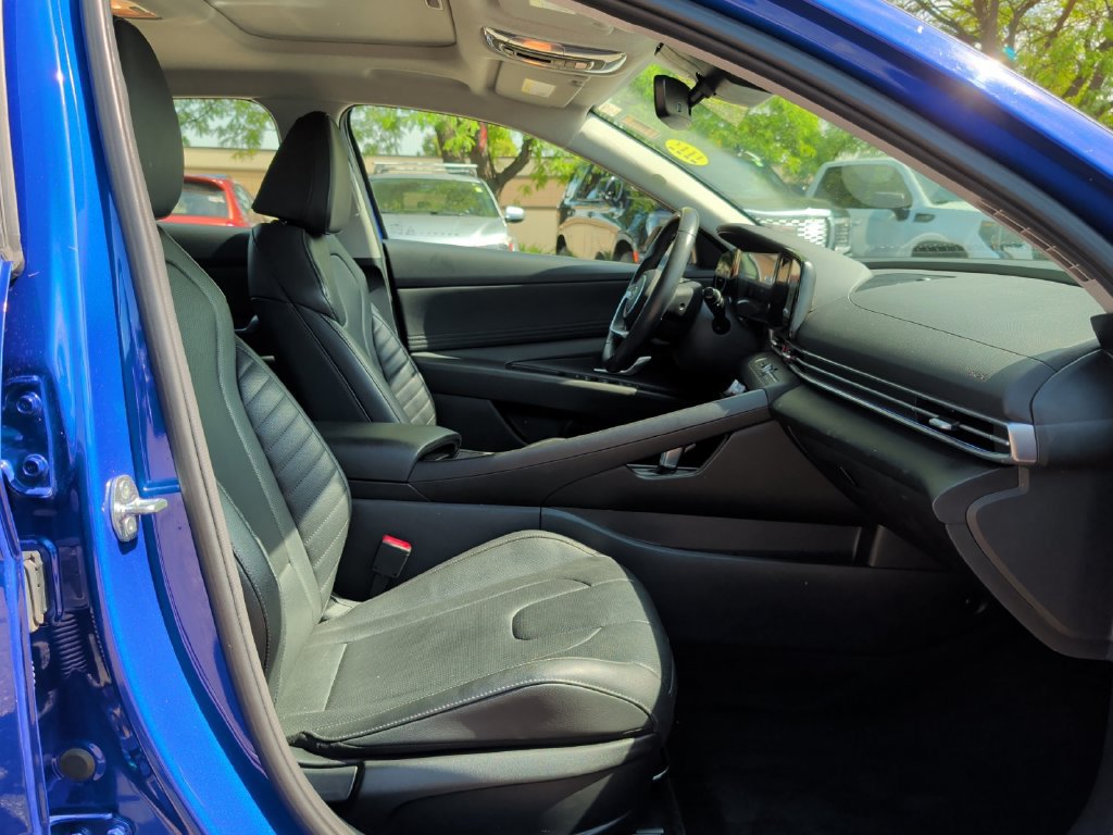 Used 2025 Hyundai Elantra Limited FWD image 37