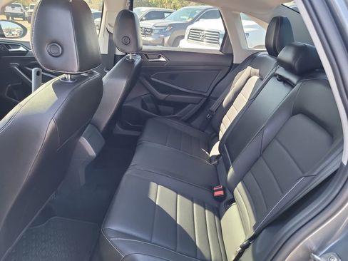 Used 2022 Volkswagen Jetta SE image 11