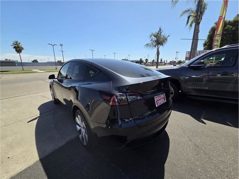 Used 2024 Tesla Model Y Long Range AWD/4WD image 7
