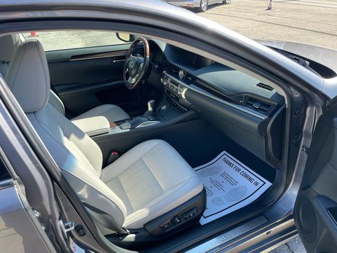 Used 2016 Lexus ES 350 w/ Luxury Package w/Wood Trim image 22