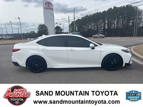 Used 2025 Toyota Camry SE w/ Convenience Package image 2