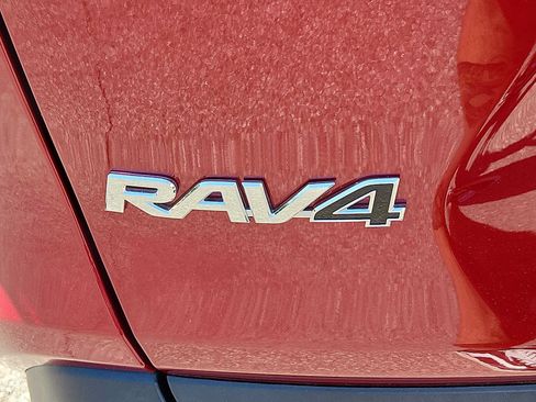 Certified 2022 Toyota RAV4 XLE w/ Convenience Package AWD/4WD image 32