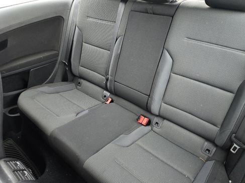 Used 2015 Volkswagen Golf S image 8