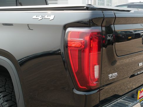 Used 2019 GMC Sierra 1500 SLT w/ SLT Premium Plus Package AWD/4WD image 17