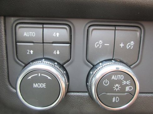 New 2026 GMC Yukon XL Elevation w/ Elevation Premium Package AWD/4WD image 19