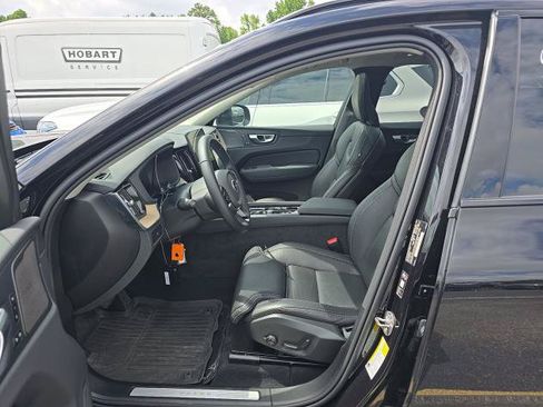 Used 2026 Volvo XC60 B5 Ultra AWD/4WD image 9