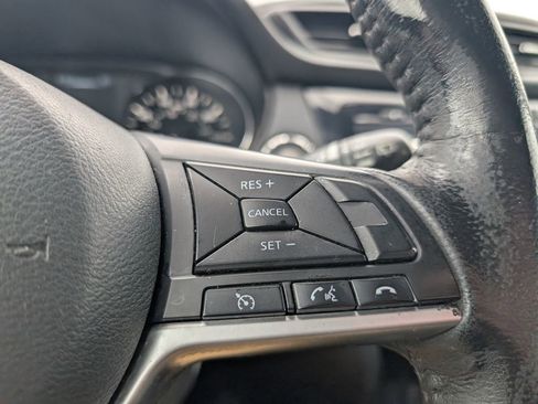 Used 2017 Nissan Rogue SV w/ Midnight Edition image 16