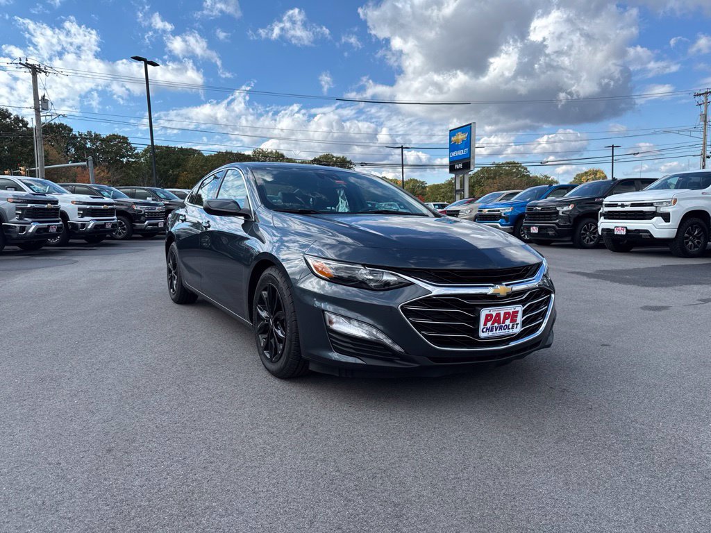 Used 2019 Chevrolet Malibu Hybrid w/ Leather Package FWD image 2