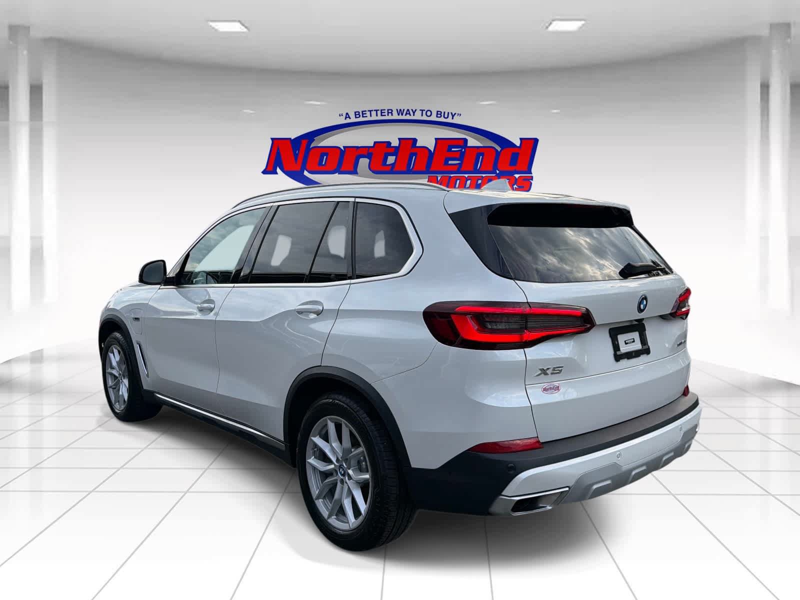 Used 2023 BMW X5 xDrive45e w/ Parking Assistance Package AWD/4WD image 5