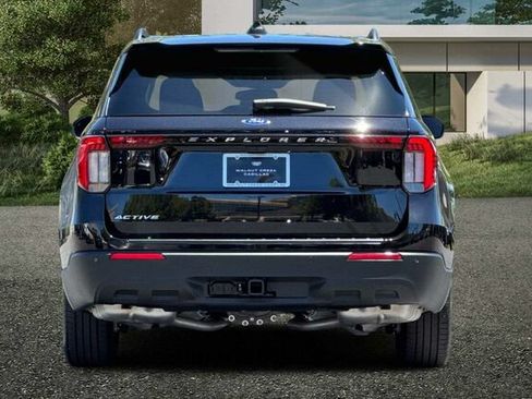 Used 2025 Ford Explorer Active RWD image 5