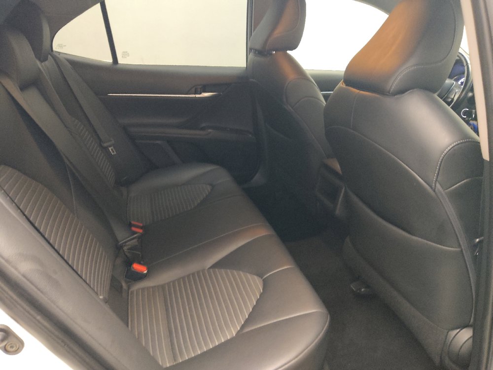 Used 2018 Toyota Camry SE FWD image 19