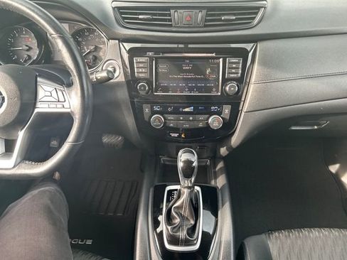 Used 2018 Nissan Rogue SV w/ Premium Package image 18