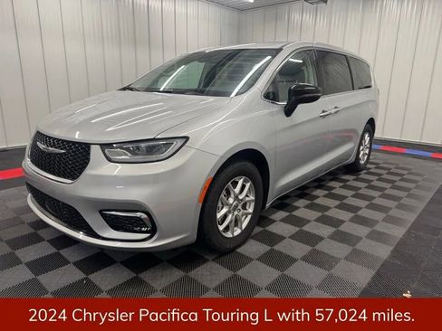 Used 2024 Chrysler Pacifica Touring-L image 3