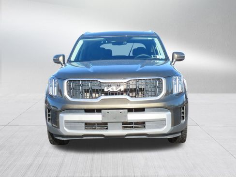 Used 2023 Kia Telluride EX w/ EX Captain's Chair Package image 2