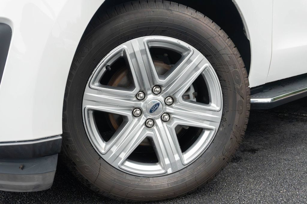 Used 2020 Ford Expedition XLT w/ Equipment Group 202A RWD image 2