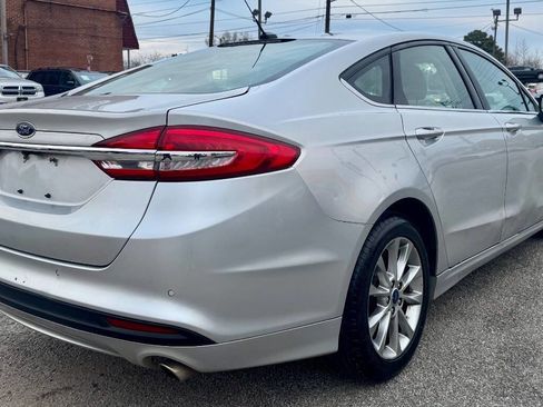 Used 2017 Ford Fusion SE image 6