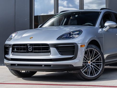 Certified 2026 Porsche Macan AWD/4WD image 7