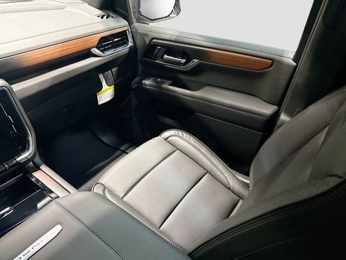 New 2025 GMC Yukon Denali w/ Denali Reserve Package image 22