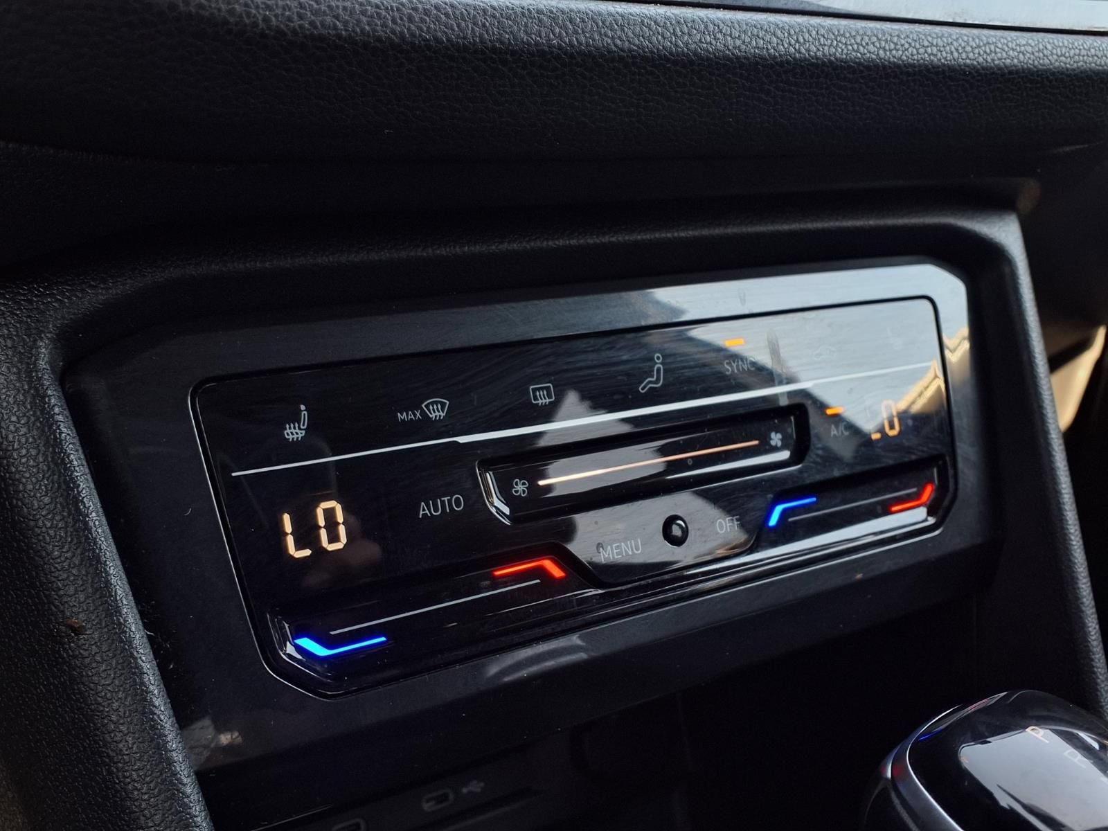 Certified 2022 Volkswagen Tiguan SE R-Line FWD image 11