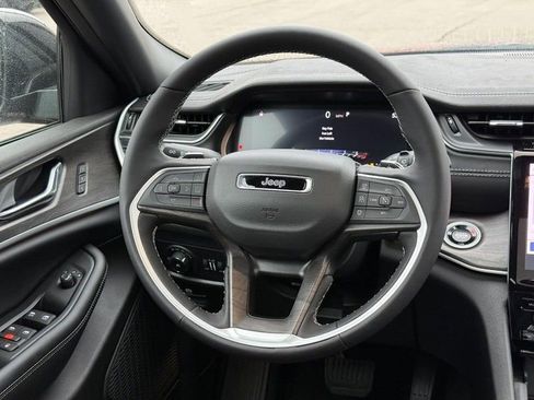 New 2025 Jeep Grand Cherokee L Limited AWD/4WD image 9
