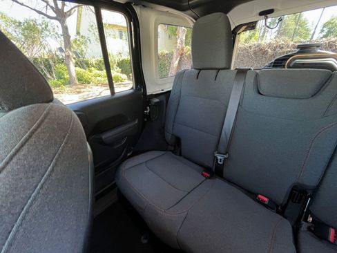 Used 2025 Jeep Wrangler Unlimited Rubicon image 38