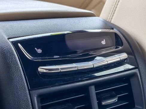 Used 2019 Cadillac XT5 Luxury FWD image 21
