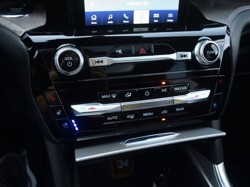 Used 2023 Ford Explorer Platinum w/ Technology Package AWD/4WD image 11