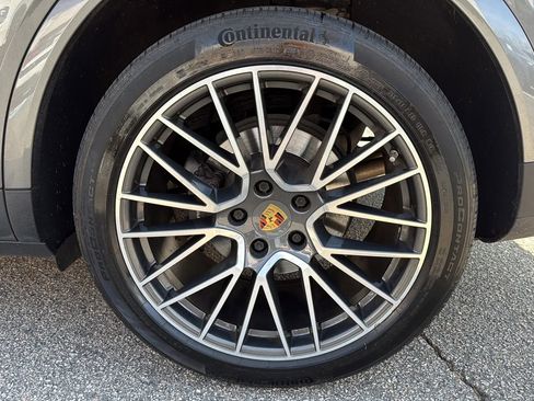 Used 2020 Porsche Cayenne image 11