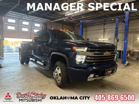 Used 2022 Chevrolet Silverado 3500 High Country w/ Snow Plow Prep/Camper Package image 13