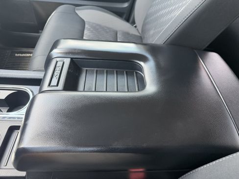 Used 2019 Toyota Tundra SR5 w/ SR5 Upgrade Package AWD/4WD image 29