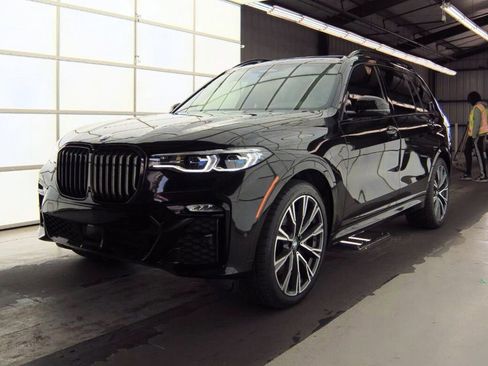 Used 2022 BMW X7 M50i w/ Dynamic Handling Package image 2