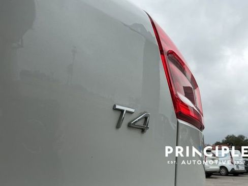 Certified 2021 Volvo XC40 T4 Inscription w/ Climate Package image 11