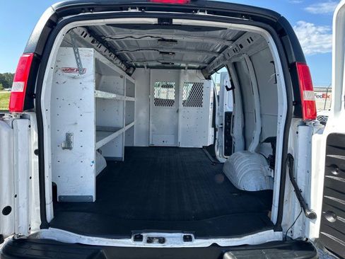 Used 2018 Chevrolet Express 2500 w/ Driver Convenience Package RWD image 23