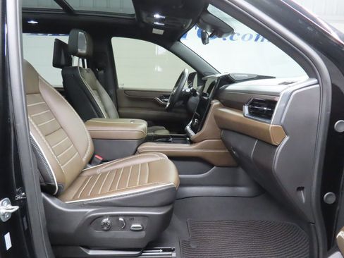 Used 2025 GMC Yukon Denali Ultimate AWD/4WD image 40