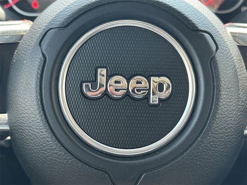Used 2021 Jeep Wrangler Unlimited Rubicon image 28