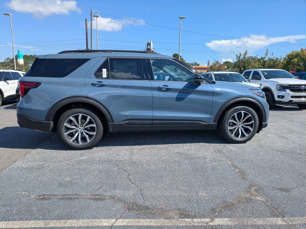 New 2027 Ford Explorer ST-Line RWD image 3
