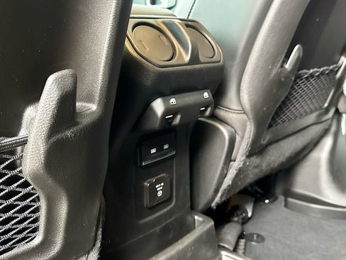 Used 2024 Jeep Wrangler Unlimited Rubicon image 32